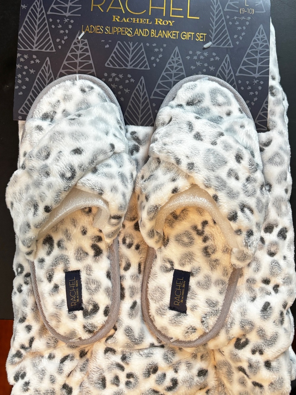 RACHEL Rachel Roy Girls Plush Leopard-Print Slippers in White and Gray